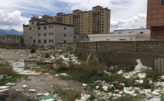 (出售) 堆龙建材市场附近，临街地皮出售。性质出让住宅