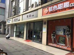 1.天府二街1楼餐饮铺面出租，面积80平，几门连起的可以打通